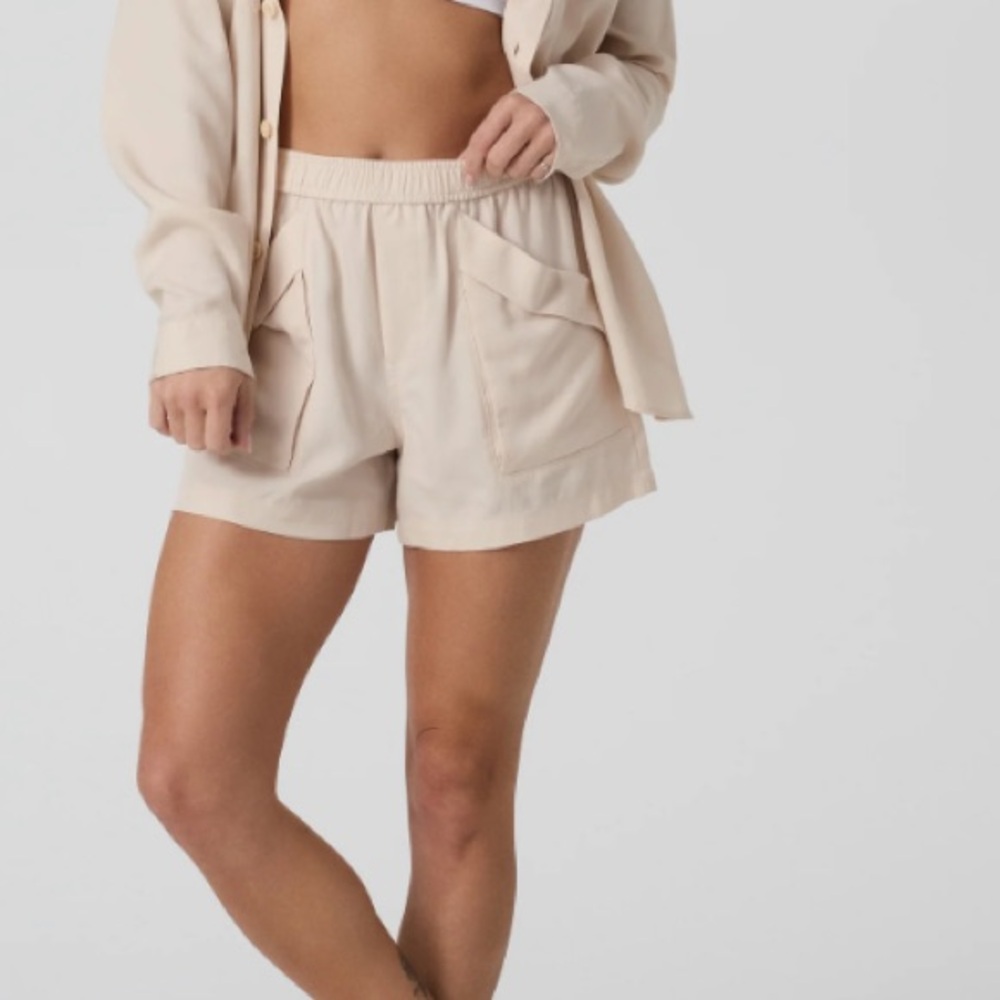 Vuori Trestles Twill Short in Sand Dollar 🆕